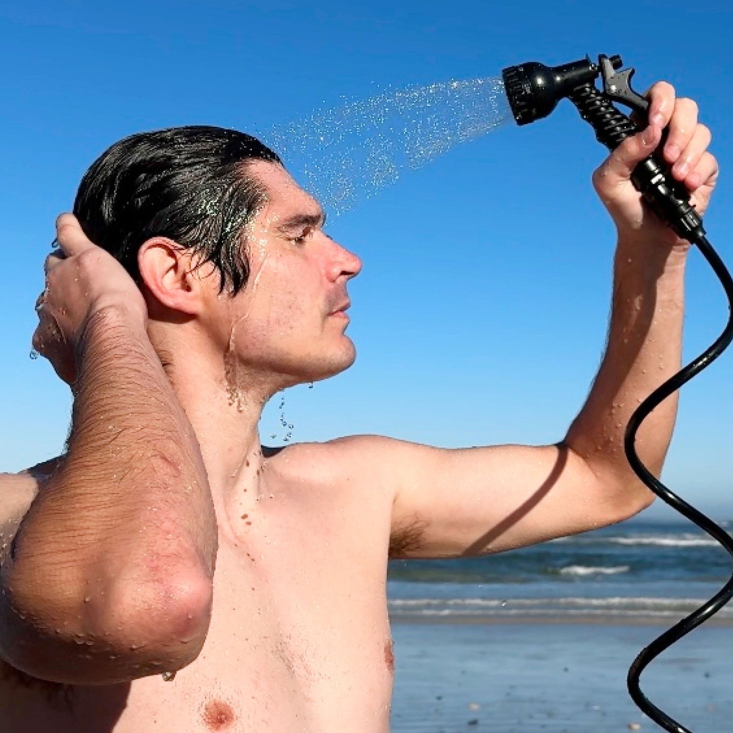 portable-shower-2-1-gallon-a2 0016_Portable_shower_2.1gal_black_8.jpg