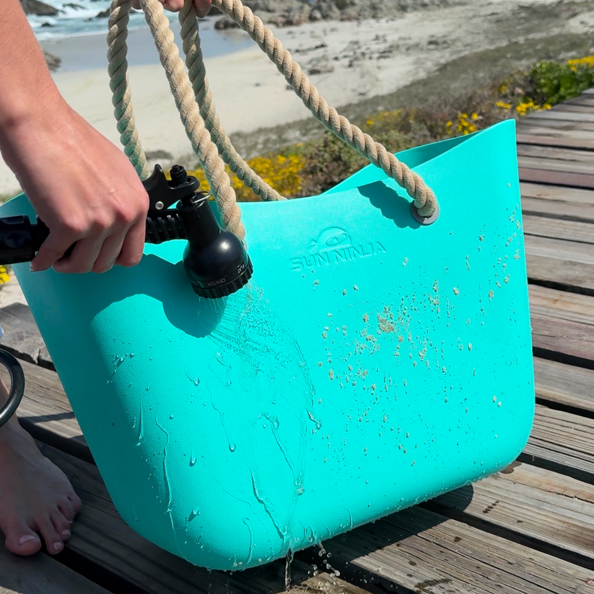 rubber-beach-tote-n7 Sun-Ninja-rubber_tote_mint_7.png