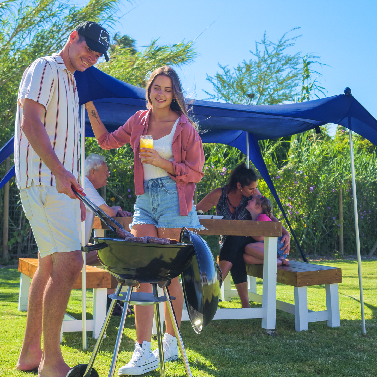 beach-tent-4-person-g8 Sun-Ninja_4_person_tent_navy_7.png
