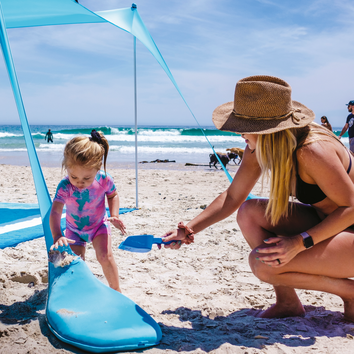 beach-tent-8-person-e7 Sun-Ninja_8_person_tent_turquoise_7.png