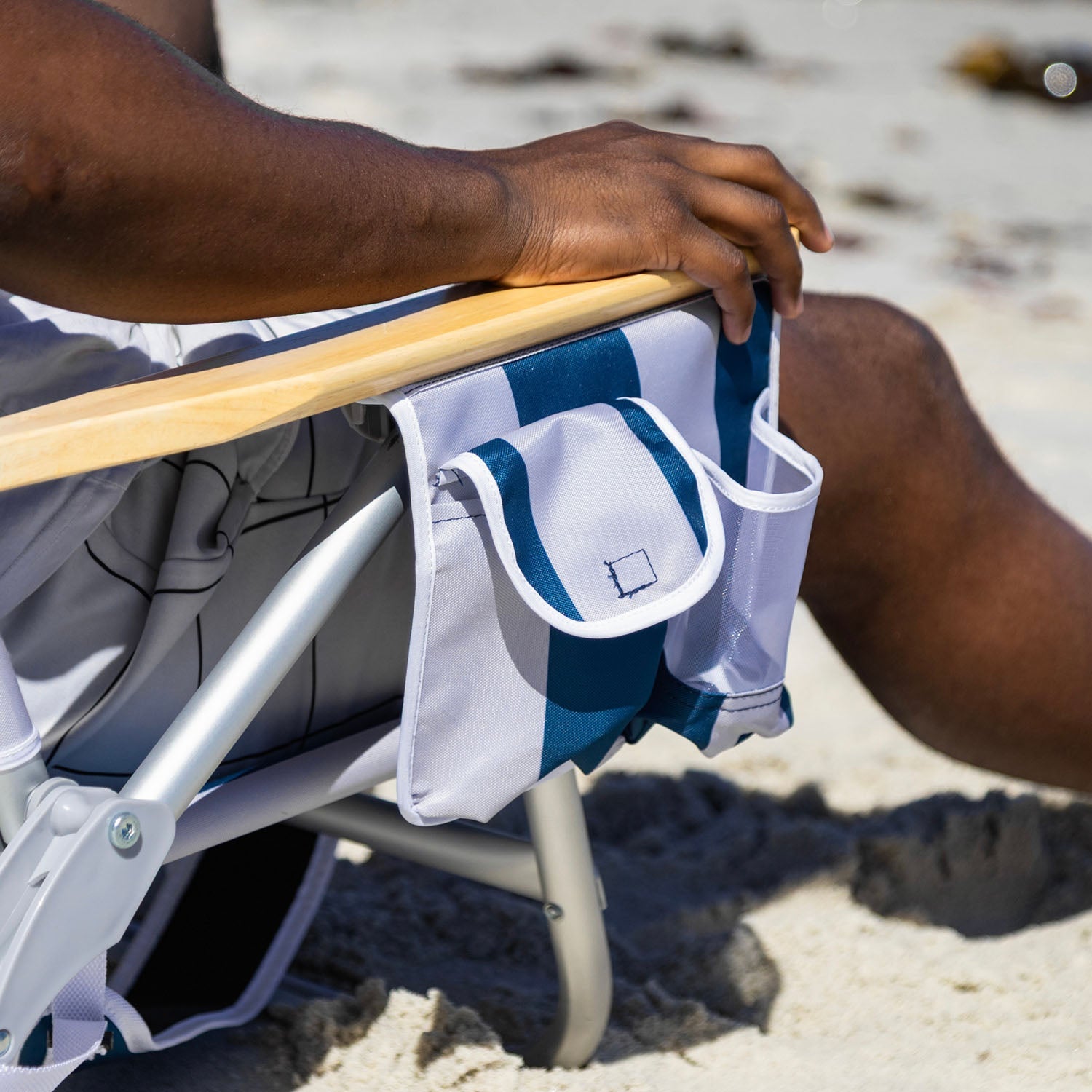 the-chill-dad-bundle-w6 Sun-Ninja_Beach_Chair_Flamingos_0_0008_Sun-Ninja_Beach_Chair_Navy_Stripes_6.jpg
